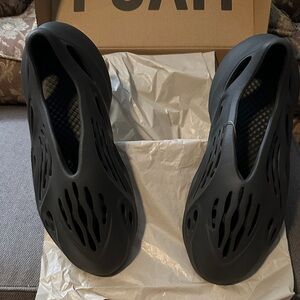 Yeezy black Foam runners